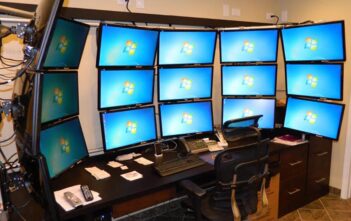 Tutorial: Configurare un Sistema Multi-monitor Efficientemente Tutorial: Configurare un Sistema Multi-monitor Efficientemente