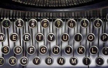 La tastiera QWERTY: storia, limiti e alternative dimenticate La tastiera QWERTY: storia, limiti e alternative dimenticate