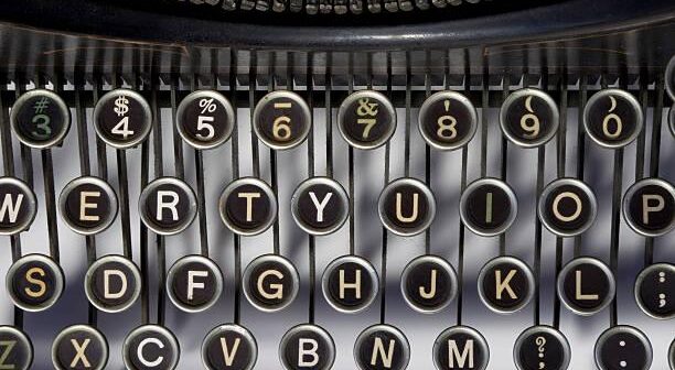 La tastiera QWERTY: storia, limiti e alternative dimenticate La tastiera QWERTY: storia, limiti e alternative dimenticate